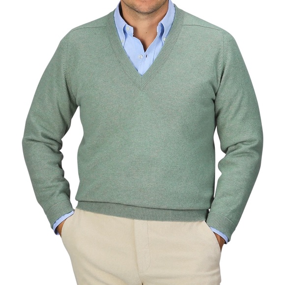 William Lockie Mojito Green sz S Deep V-Neck Scottish Lambswool Sweater NWT - Picture 1 of 5